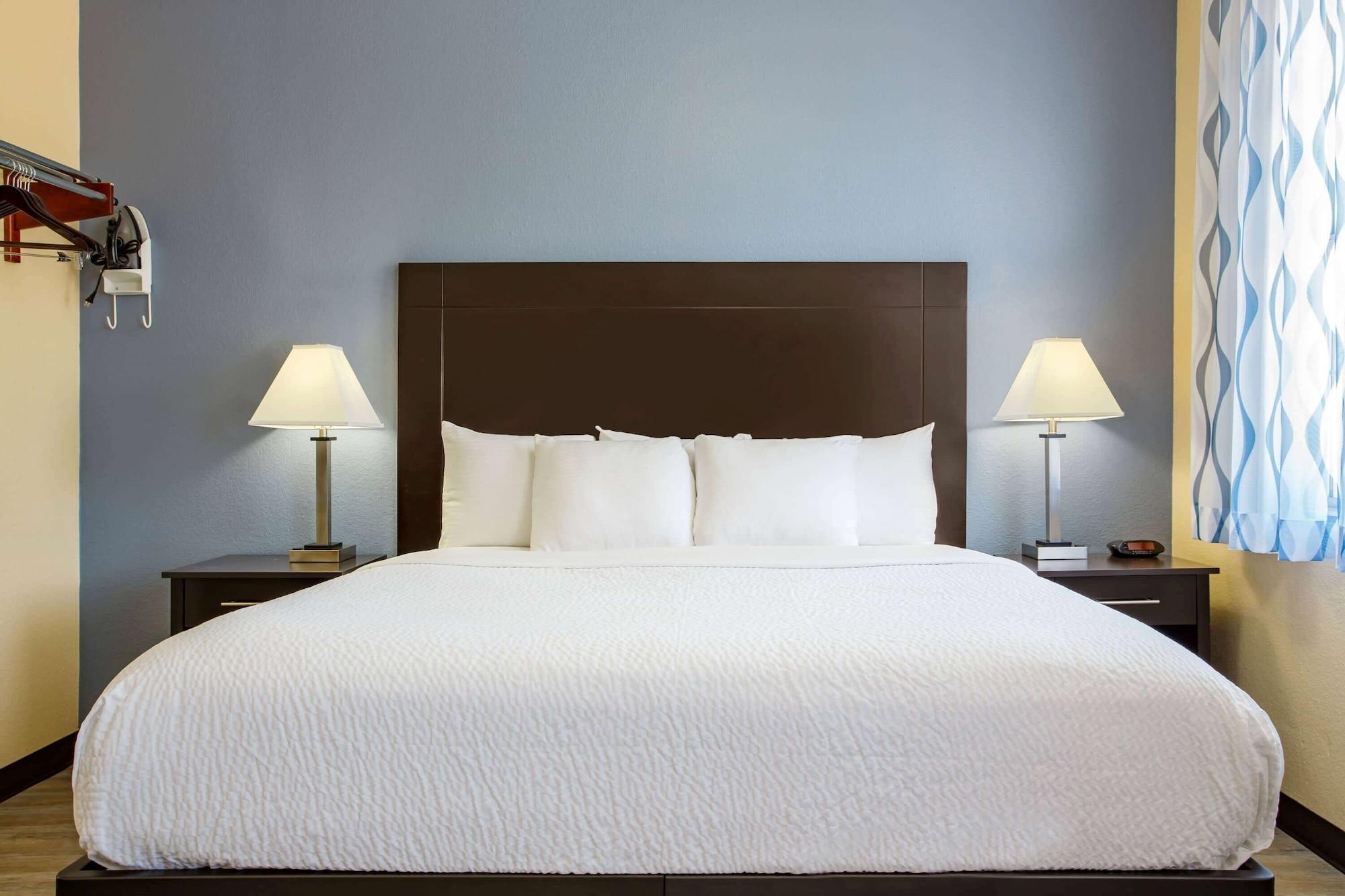 Days Inn & Suites By Wyndham Dfw Airport South-Euless Εξωτερικό φωτογραφία