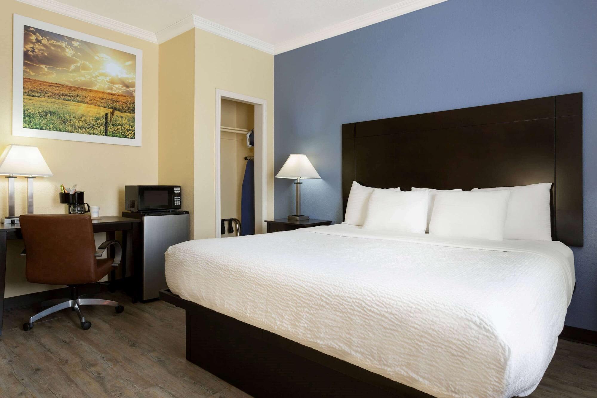 Days Inn & Suites By Wyndham Dfw Airport South-Euless Εξωτερικό φωτογραφία