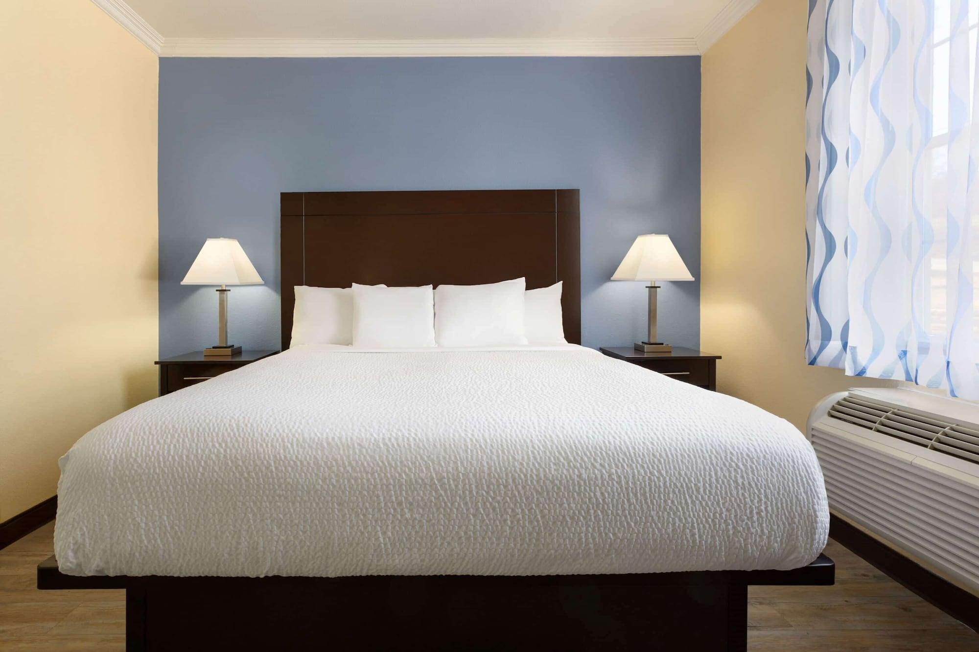 Days Inn & Suites By Wyndham Dfw Airport South-Euless Εξωτερικό φωτογραφία