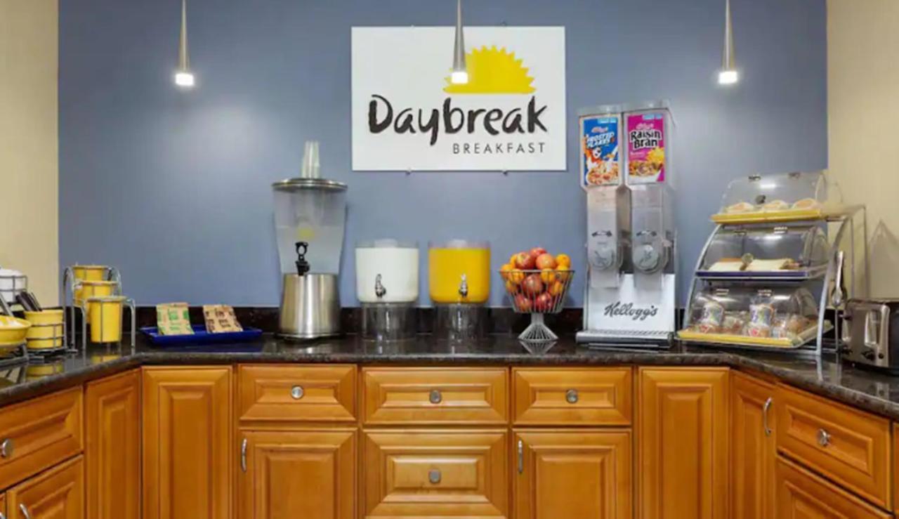 Days Inn & Suites By Wyndham Dfw Airport South-Euless Εξωτερικό φωτογραφία