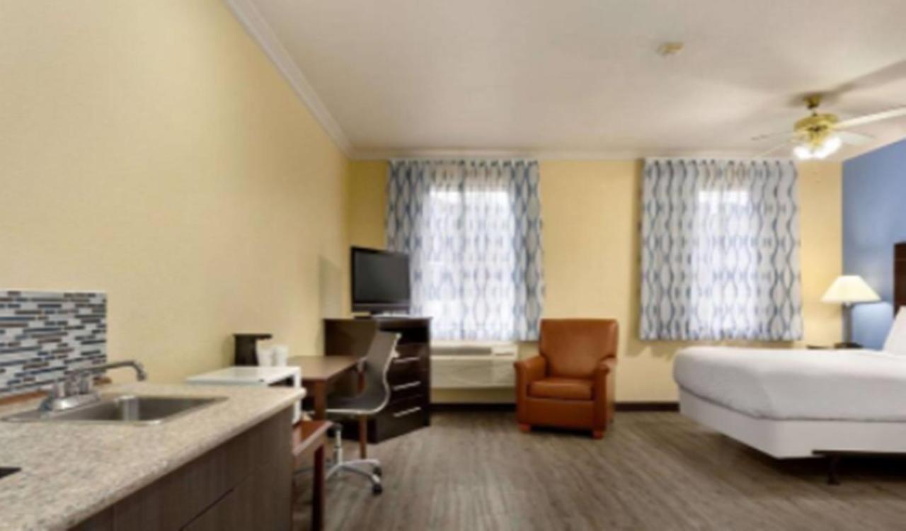 Days Inn & Suites By Wyndham Dfw Airport South-Euless Εξωτερικό φωτογραφία