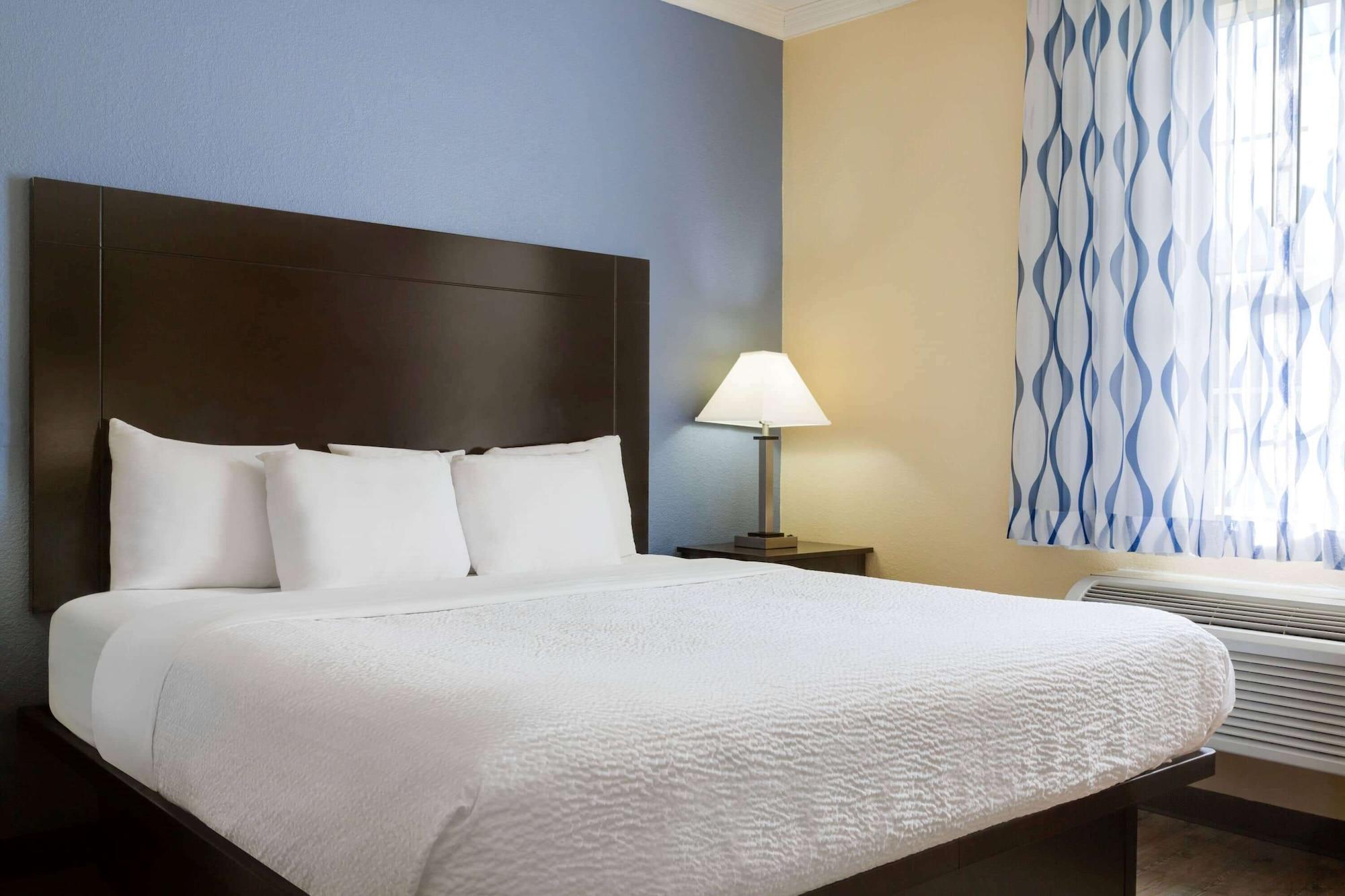 Days Inn & Suites By Wyndham Dfw Airport South-Euless Εξωτερικό φωτογραφία