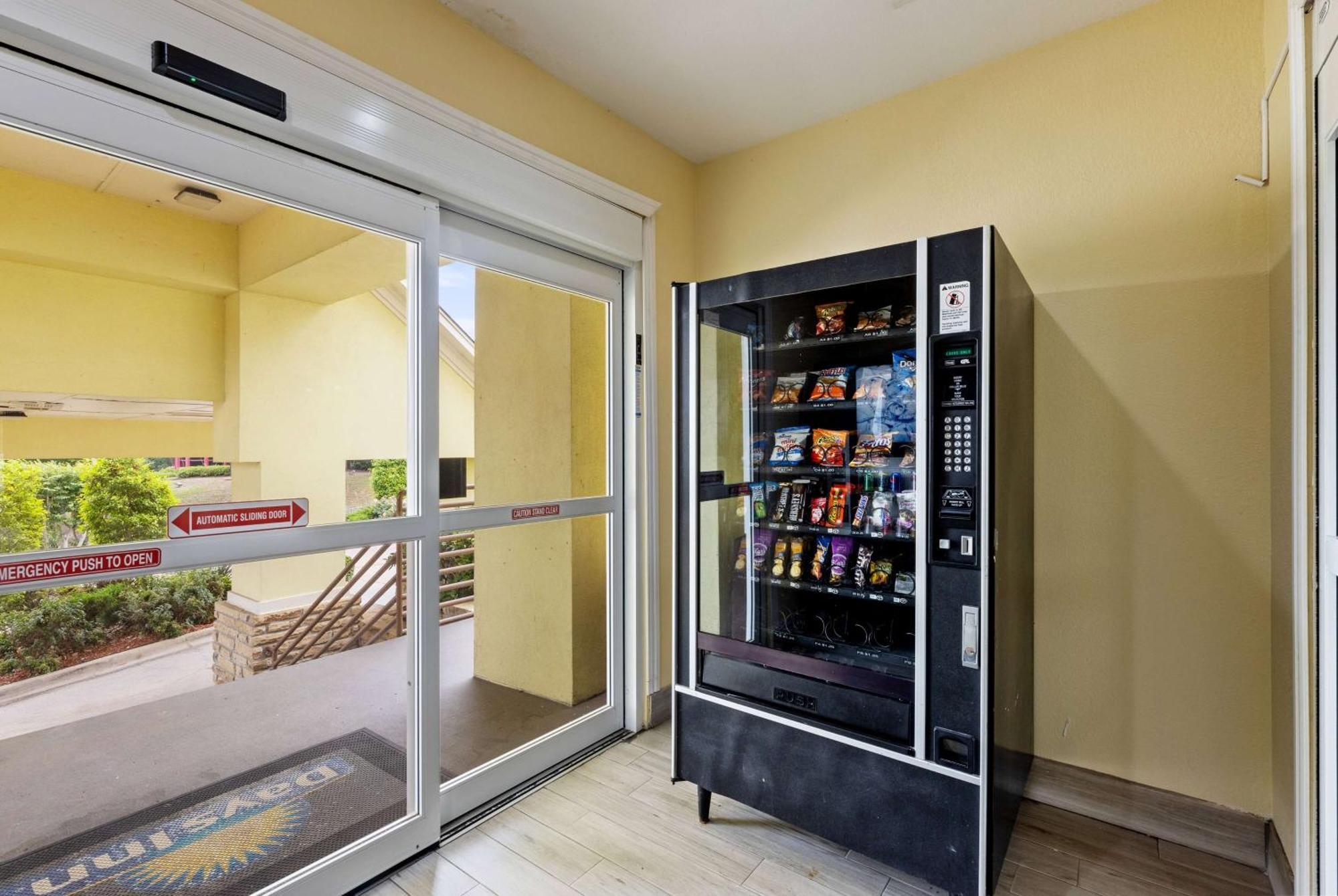 Days Inn & Suites By Wyndham Dfw Airport South-Euless Εξωτερικό φωτογραφία