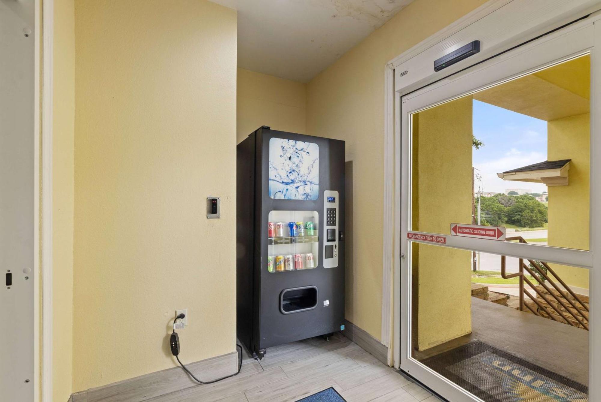 Days Inn & Suites By Wyndham Dfw Airport South-Euless Εξωτερικό φωτογραφία