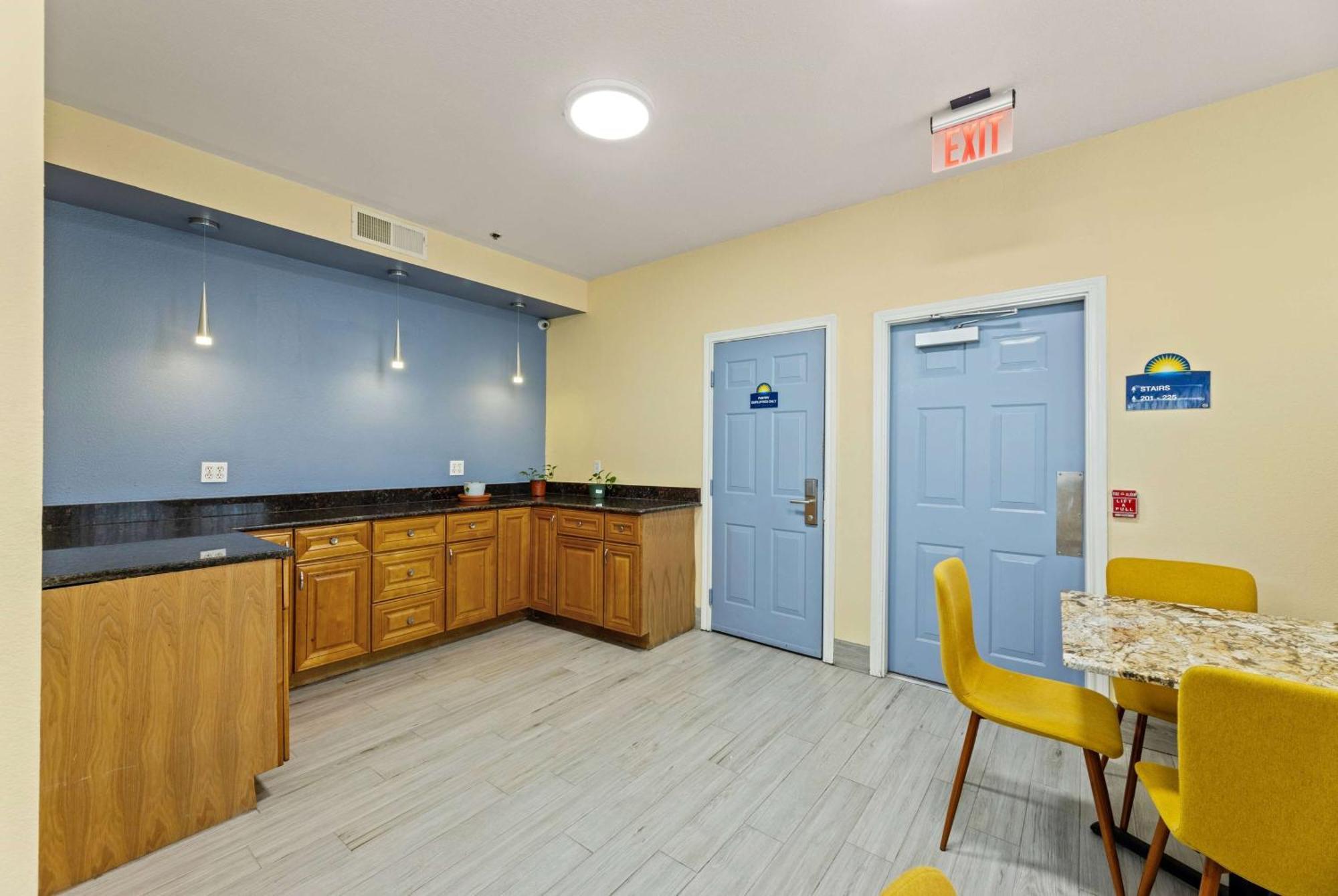 Days Inn & Suites By Wyndham Dfw Airport South-Euless Εξωτερικό φωτογραφία
