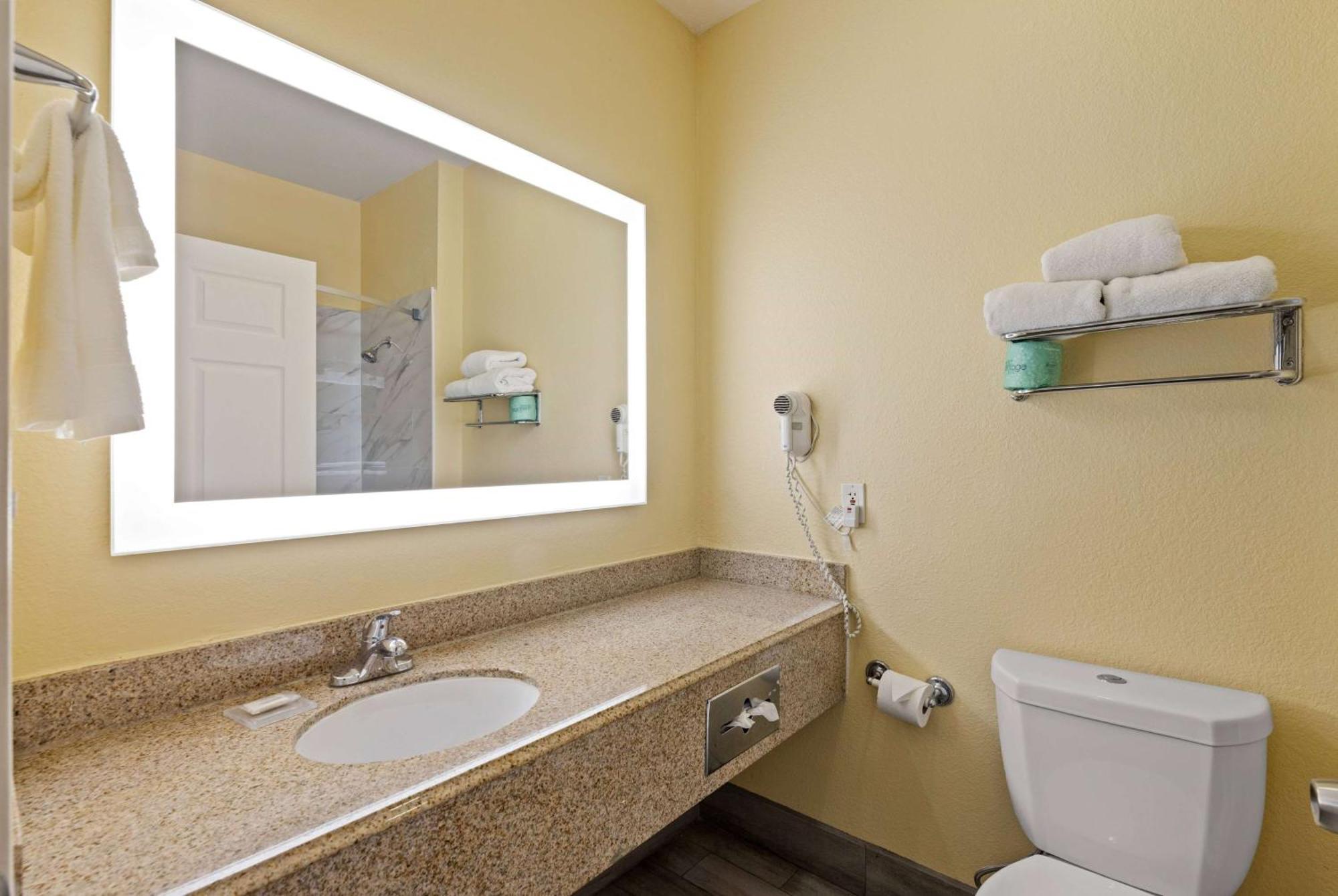 Days Inn & Suites By Wyndham Dfw Airport South-Euless Εξωτερικό φωτογραφία