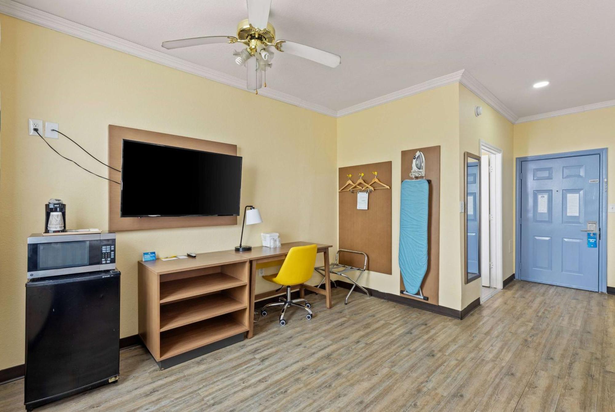 Days Inn & Suites By Wyndham Dfw Airport South-Euless Εξωτερικό φωτογραφία
